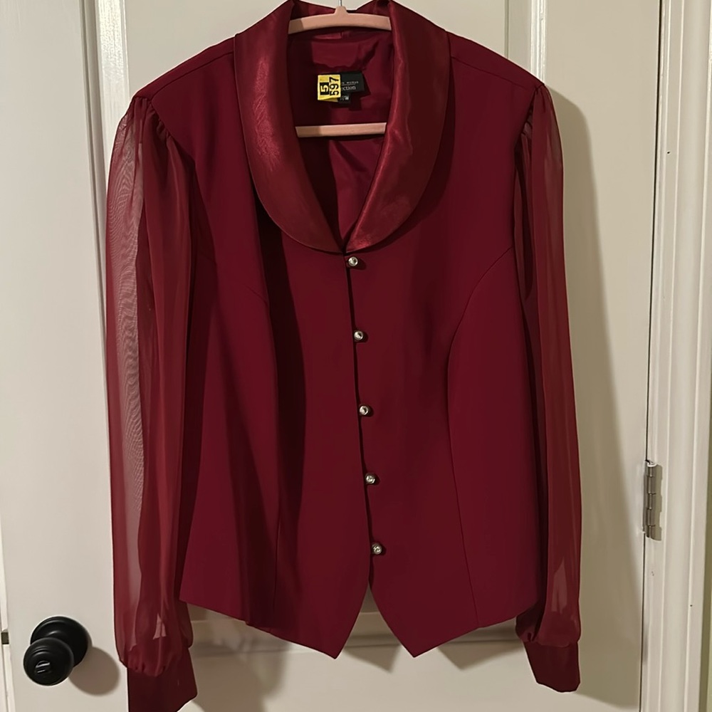 NWOT* Women’s sheer sleeve blouse